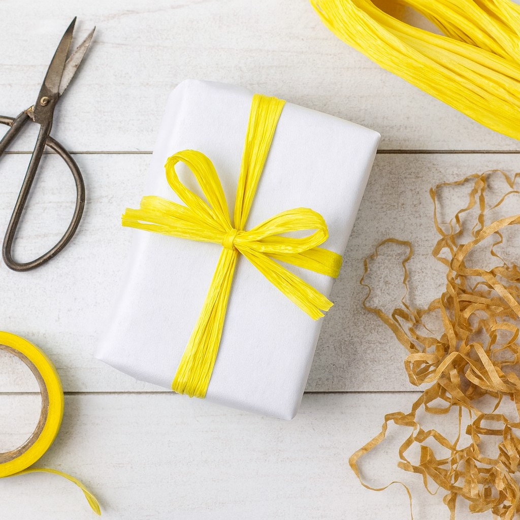 Edelbast 30m an einem Stück zitronengelb